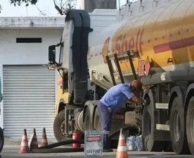 Imagem ilustrativa da imagem Tanqueiros preparam greve para a próxima semana