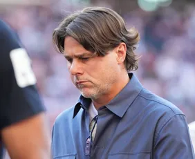 Imagem ilustrativa da imagem Técnico dos EUA desabafa sobre caso Balogun após queda na Copa