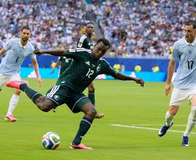 Imagem ilustrativa da imagem Uruguai empata com Arábia Saudita e Grupo H não tem vencedor na 1ª rodada da Copa