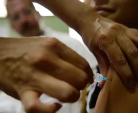 Imagem ilustrativa da imagem Vacinação de adolescentes de 15 a 19 anos contra o HPV é prorrogada