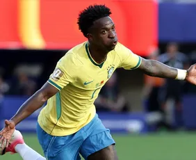 Imagem ilustrativa da imagem Vini Jr admite partida ruim, reclama de campo e projeta futuro da seleção na Copa