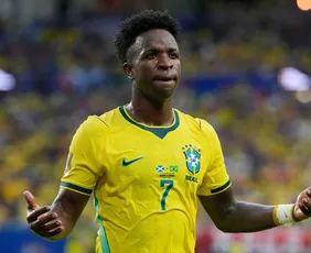 Imagem ilustrativa da imagem Vini Jr. convence e disputa artilharia da Copa com Messi, Mbappé e Haaland