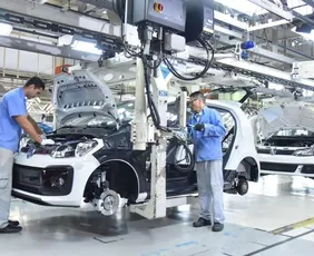 Imagem ilustrativa da imagem Volkswagen avalia demitir 100 mil funcionários e fechar 4 fábricas na Alemanha