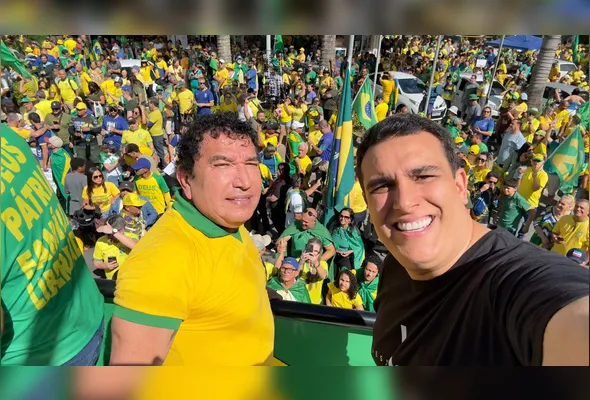 Magno Malta e Erick Musso durante manifestação bolsonarista neste ano