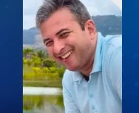 Imagem ilustrativa da imagem Advogado morre após carro invadir contramão e atingir moto na Serra