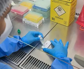 Imagem ilustrativa da imagem Anvisa atualiza regras sobre controle de qualidade em laboratórios