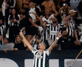 Imagem ilustrativa da imagem Botafogo anuncia retorno de Tiquinho Soares com contrato até 2026