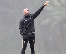 Imagem ilustrativa da imagem Botafogo demite Franclim Carvalho após surra e queda de rendimento