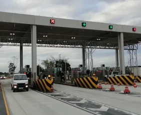 Imagem ilustrativa da imagem CNH do Brasil vai avisar motorista sobre passagem por pedágio eletrônico