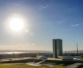 Imagem ilustrativa da imagem Congresso vota nesta semana fim da escala 6x1 e "taxa das blusinhas"