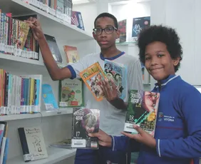 Imagem ilustrativa da imagem Conheça os irmãos que leem 199 livros em um ano