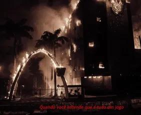 Imagem ilustrativa da imagem Corinthians multa Memphis Depay por imagens do Parque São Jorge em chamas