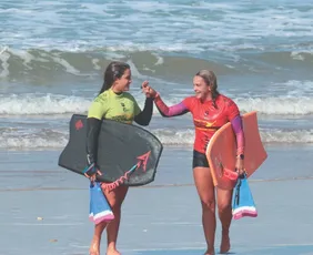 Imagem ilustrativa da imagem Disputa pelo título mundial de bodyboarding vai das Maldivas à Serra