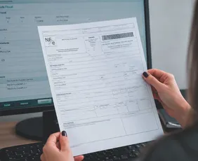Imagem ilustrativa da imagem Empresas têm de adaptar notas fiscais às novas regras