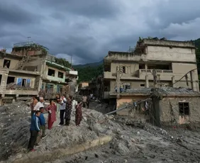 Imagem ilustrativa da imagem Entenda formação de geleira que teve colapso e causou enchente no Nepal