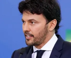 Imagem ilustrativa da imagem Ex-ministro de Bolsonaro intermediou contato entre Vorcaro e Moraes