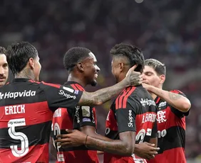 Imagem ilustrativa da imagem Flamengo vence o Vitória, recupera a confiança e diminui diferença para o Palmeiras