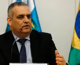 Imagem ilustrativa da imagem Flávio Bolsonaro anuncia Alfredo Gaspar como vice na disputa à Presidência