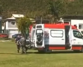 Imagem ilustrativa da imagem Funcionária de supermercado é socorrida por helicóptero após prender mão em moedor