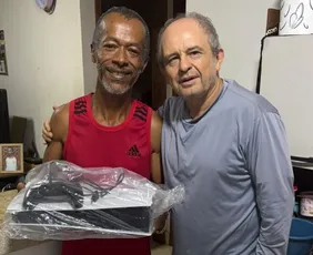 Imagem ilustrativa da imagem Gari devolve ao dono PlayStation 5 achado em lixo no Sul do ES