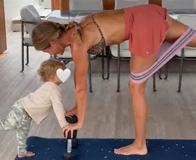 Imagem ilustrativa da imagem Gisele Bündchen compartilha foto rara do filho caçula