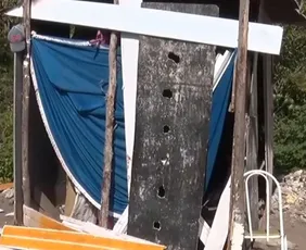 Imagem ilustrativa da imagem Homem leva golpes de madeira e sete facadas em assalto na Serra
