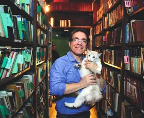 Imagem ilustrativa da imagem “Livraria misteriosa” no centro de Vitória reabre com mais de 40 mil livros