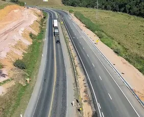 Imagem ilustrativa da imagem Mais 5,5 quilômetros de pista duplicada são liberadas na BR-101