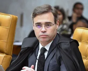 Imagem ilustrativa da imagem Mendonça quer levar ao plenário diálogos atribuídos a Vorcaro e Moraes