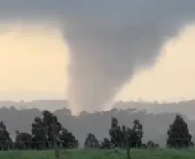 Imagem ilustrativa da imagem Moradores registram tornado em área rural do Paraná