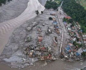 Imagem ilustrativa da imagem Mortes em enchentes no Nepal e no Tibete passam de mil pessoas