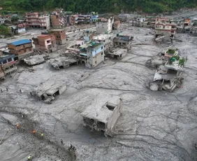 Imagem ilustrativa da imagem Mortes no Nepal e na China chegam a quase 800; autoridades fazem alertas