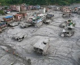 Imagem ilustrativa da imagem Nepal intensifica buscas por trabalhadores em túneis após enchente no Himalaia