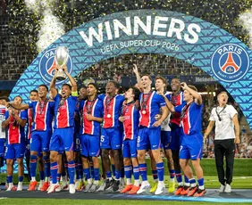 Imagem ilustrativa da imagem PSG frustra empolgação do Aston Villa e conquista o bi da Supercopa da Europa