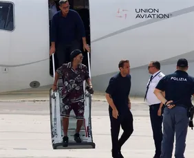 Imagem ilustrativa da imagem Ronaldinho Gaúcho se apresenta ao Ravenna, time da terceira divisão da Itália