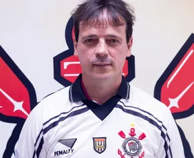 Imagem ilustrativa da imagem STJD denuncia Diniz, que pode pegar três jogos de gancho no Corinthians