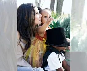 Imagem ilustrativa da imagem Sandra Bullock revela como filhos lidaram com diagnóstico de pai falecido em 2023