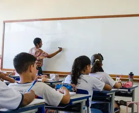 Imagem ilustrativa da imagem Serra abre processo seletivo para professores com salários de até R$ 4,9 mil