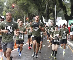 Imagem ilustrativa da imagem Sob chuva, Corrida do Soldado reúne 3 mil pessoas em Vitória