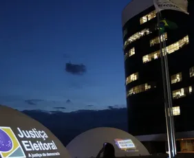 Imagem ilustrativa da imagem TSE vê uso indevido em filiação de Flávio Bolsonaro ao Missão