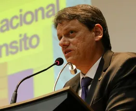 Imagem ilustrativa da imagem Tarcísio declara R$ 2,7 milhões em bens ao registrar candidatura à reeleição em SP