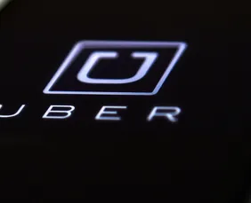 Imagem ilustrativa da imagem Uber demite 10% da equipe para reduzir custos e eliminar níveis hierárquicos