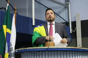 Imagem ilustrativa da imagem Moraes autoriza que bolsonaristas capixabas tirem tornozeleira eletrônica