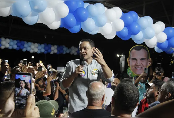 Lorenzo Pazolini discursa durante convenção do Republicanos