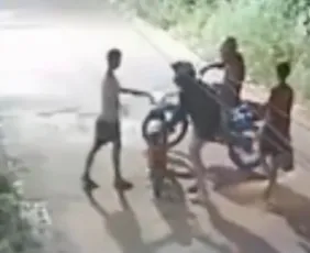 Imagem ilustrativa da imagem Adolescente é agredido e tem bike elétrica roubada por criminosos em Cariacica