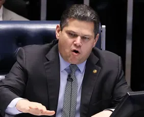 Imagem ilustrativa da imagem Alcolumbre vai promulgar fim da escala 6x1 nesta sexta