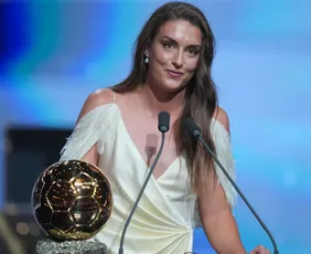 Imagem ilustrativa da imagem Alexia Putellas vence a Bola de Ouro pela terceira vez; Lorena é top 30