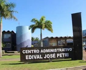 Imagem ilustrativa da imagem Anchieta abre concurso com 64 vagas na Educação e salários de até R$ 8,6 mil