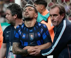 Imagem ilustrativa da imagem Arrascaeta fratura o punho em amistoso e desfalca o Flamengo