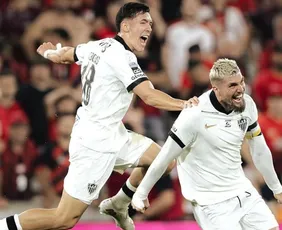 Imagem ilustrativa da imagem Athletico e Atlético-MG empatam em partida maluca com dois gols no fim